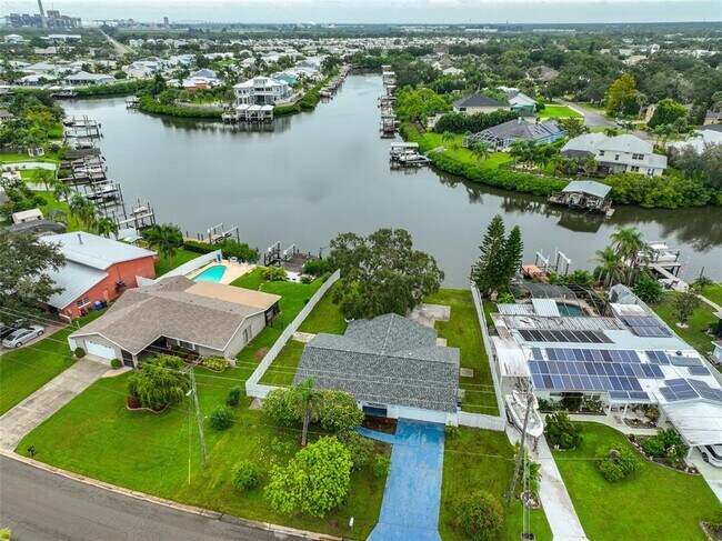 Building Photo - 423 Flamingo Dr