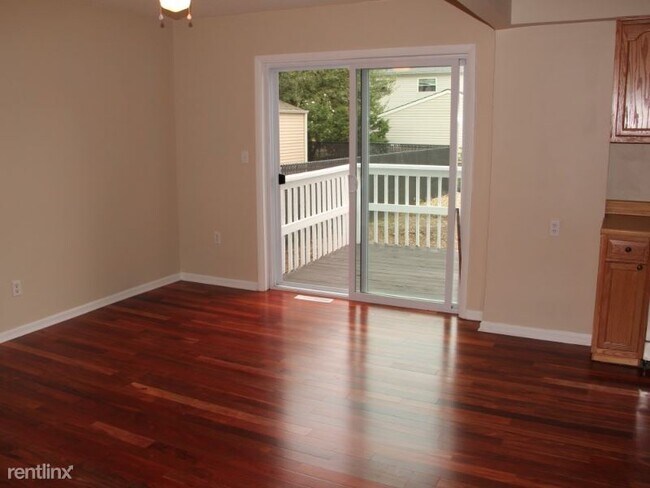Building Photo - 2 br, 1 bath House - 930 East 349th Street