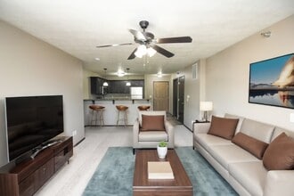 Building Photo - Villas at Canyon Creek Apartments