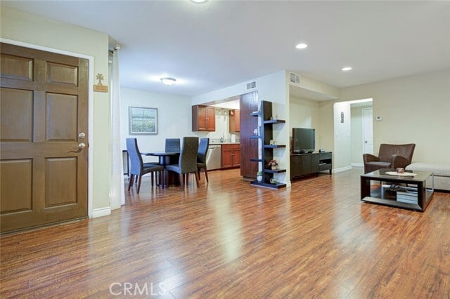 Foto del edificio - 7631 Vineland Ave