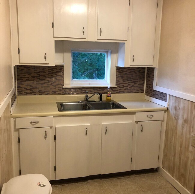 21 Walnut St Unit C, Rochester, NH 03867 Apartments in Rochester, NH