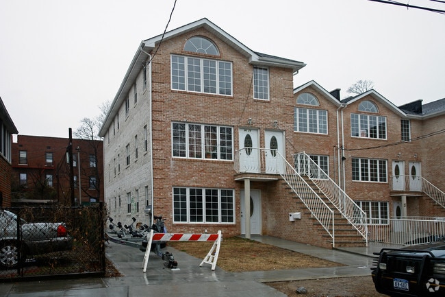 Building Photo - 92-28 195th Pl