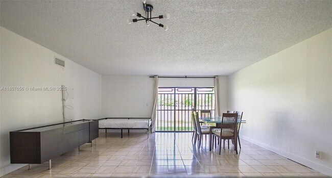 Foto del edificio - 281 W Park Dr