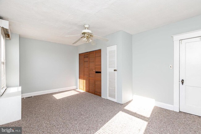 Building Photo - 1003 Iris Ave