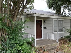 Building Photo - 200 Walton Dr