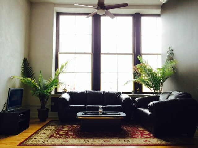 Living - 712 S 12th St