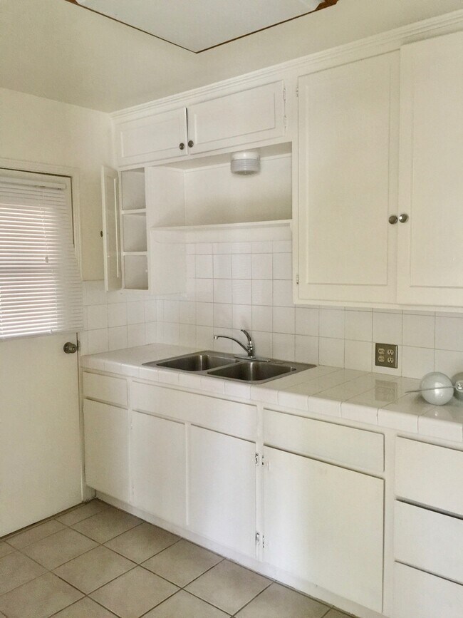 Foto del edificio - 4 BEDROOM 2 BATH HOUSE