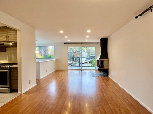 Foto del edificio - Charming 3BR/2BA Home in Prime Northeast S...