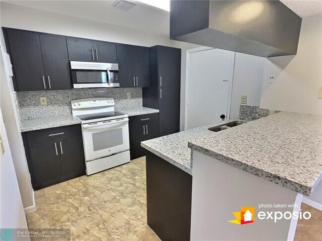 Foto del edificio - 9150 NW 38th Dr