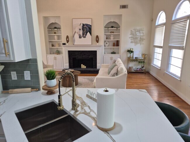 Foto del edificio - 4315 Rosemont Dr
