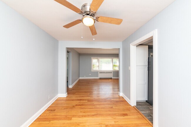 Foto del edificio - 227 Custer Ave