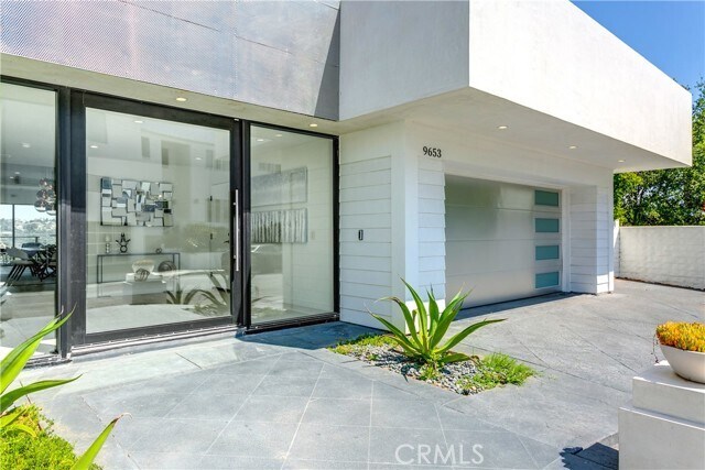 Primary Photo - 9653 Highridge Dr
