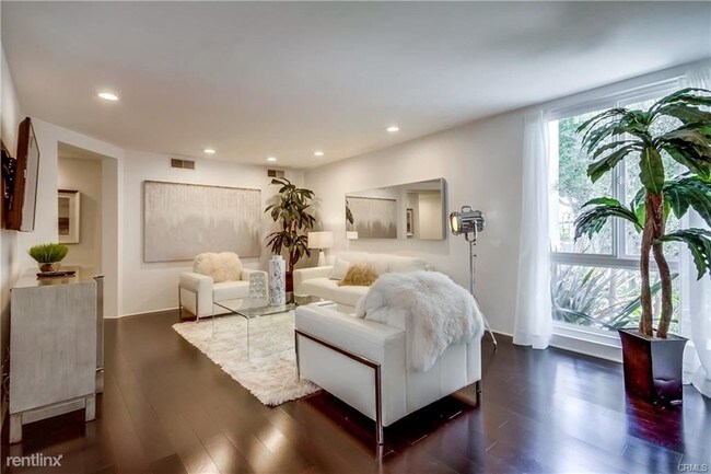 Foto del edificio - 8535 N W Knoll Dr