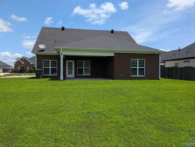 Foto del edificio - 7126 Weeping Willow Dr SE