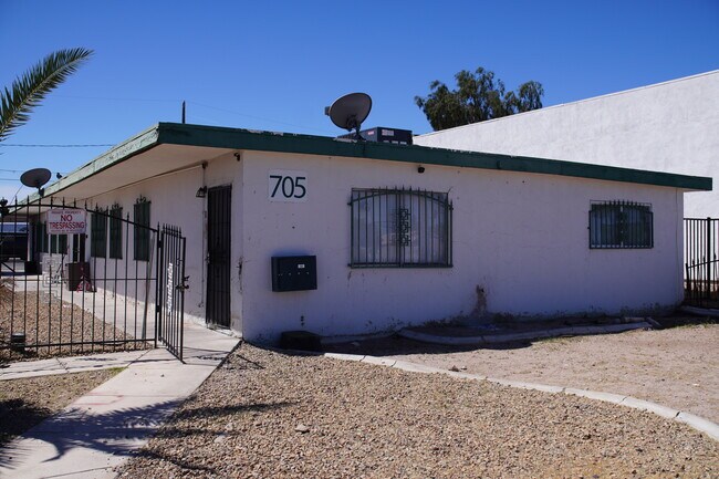 Foto del edificio - 705 Morgan Ave