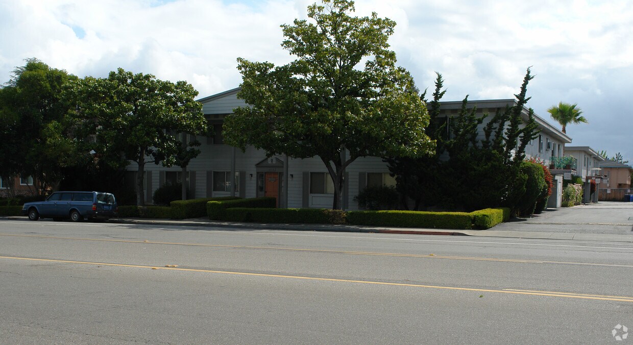 Primary Photo - 1608 Hollenbeck Ave