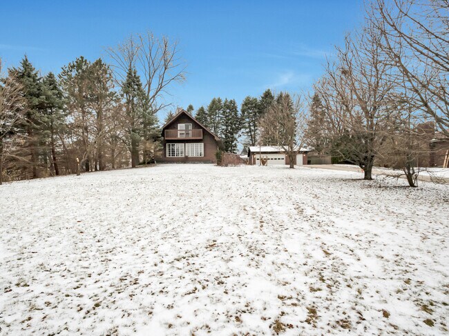 Building Photo - 2790 N Cedar Rd