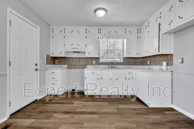 Building Photo - 624 Cresap Cir NE