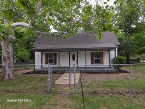 Building Photo - 104 Greathouse St