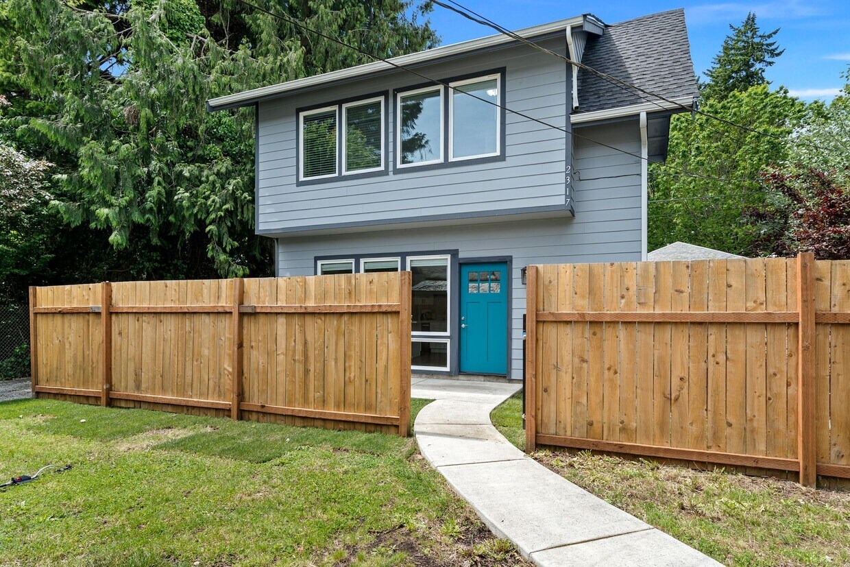 Foto principal - Spacious 4-Bedroom Home in South Capitol O...