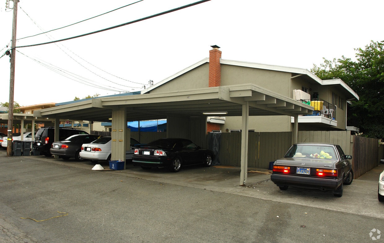 Primary Photo - 114-120 Westwood St