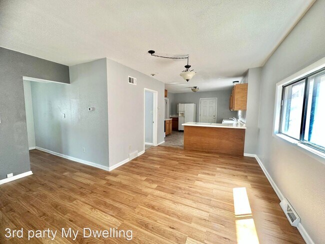Building Photo - 3 br, 1.5 bath House - 2512 N Bartlett Ave