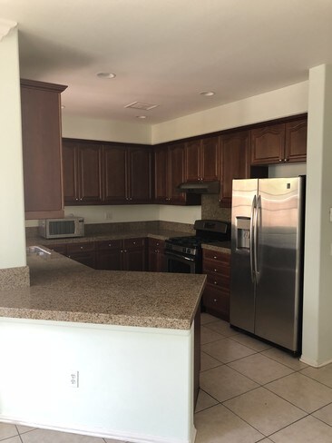 Foto del edificio - 530 Via Assisi