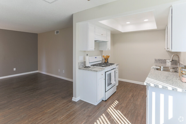 Renovated 2BR, 2BA - 840 SF - Aspire Redlands Apartments