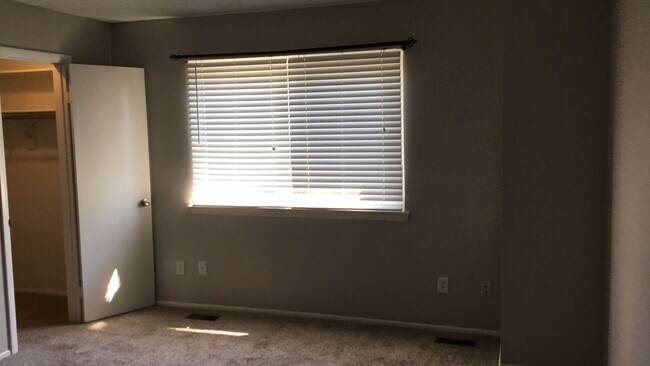 Foto del edificio - Modern 2-Story Townhome in Central Virgini...