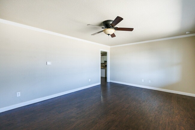 Foto del edificio - Well Kept House With HUGE bedrooms!