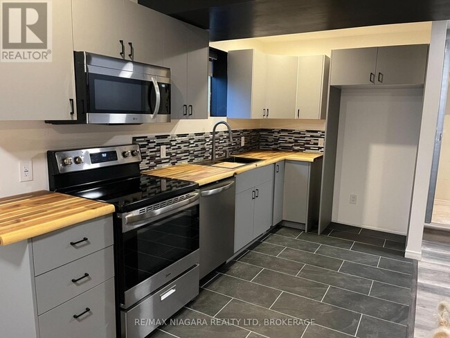Building Photo - 7701 Cortina Crescent