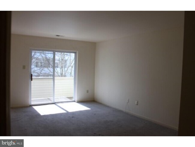 Foto del edificio - 412 Dresher Woods Dr