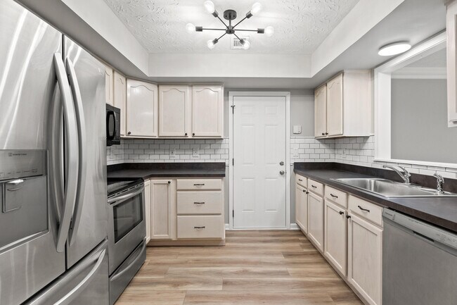 Foto del edificio - 105 Bay Hill Dr