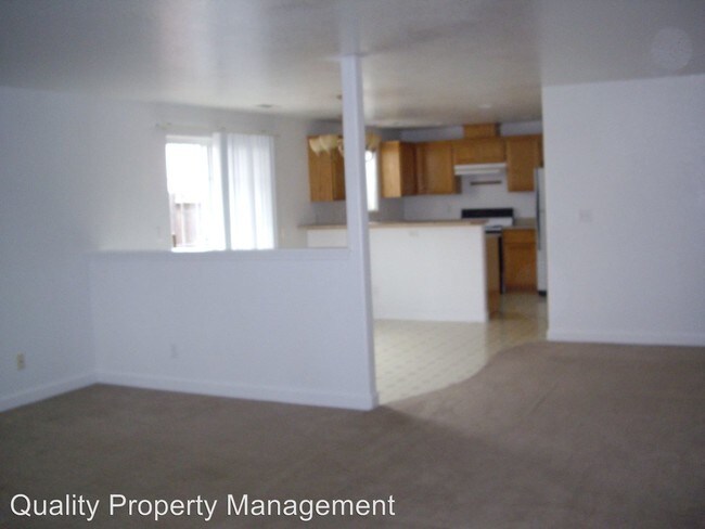 Building Photo - 1602-1604 Hollyhock Dr