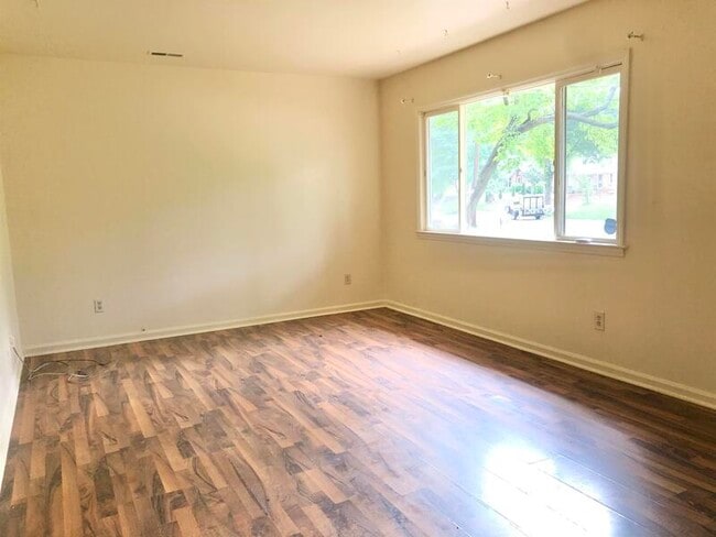 Building Photo - 3226 Cedarhurst Dr