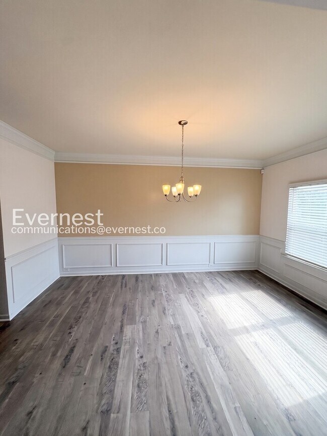 Foto del edificio - Spacious Home with Fenced Yard & Garage Access / 4 Bed & 3.5 Bath / Voucher Accepted / Pet-friend...