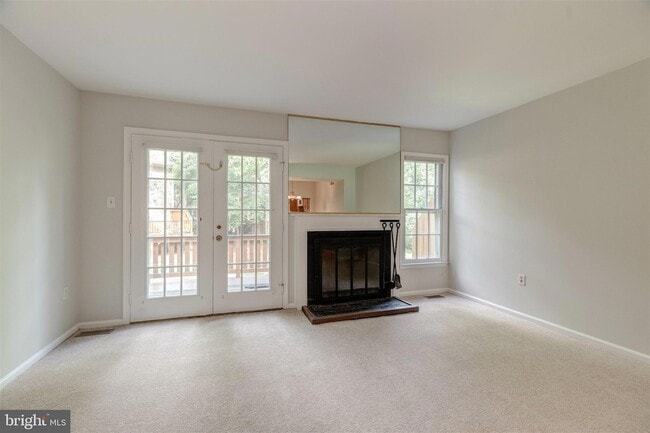 Building Photo - 2440 S Walter Reed Dr