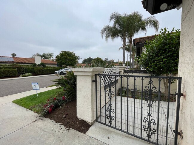 Foto del edificio - Light and Bright 3 Bedroom 2 Bath Oceanside Home!