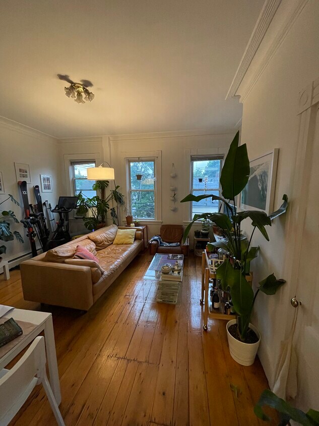 Primary Photo - 102 Pearl St