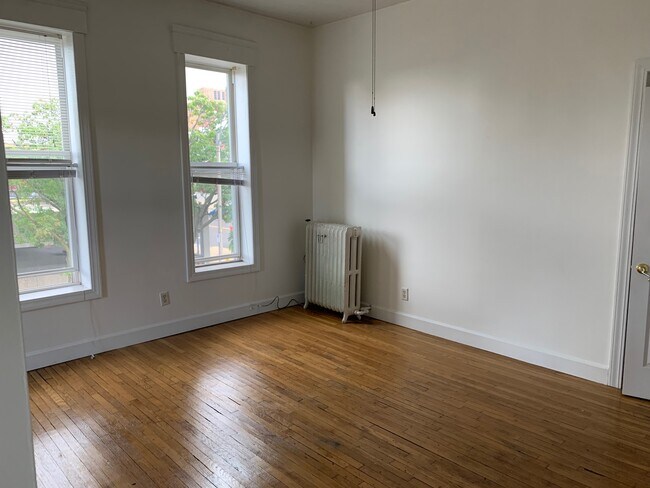 Building Photo - 301 W Monroe St