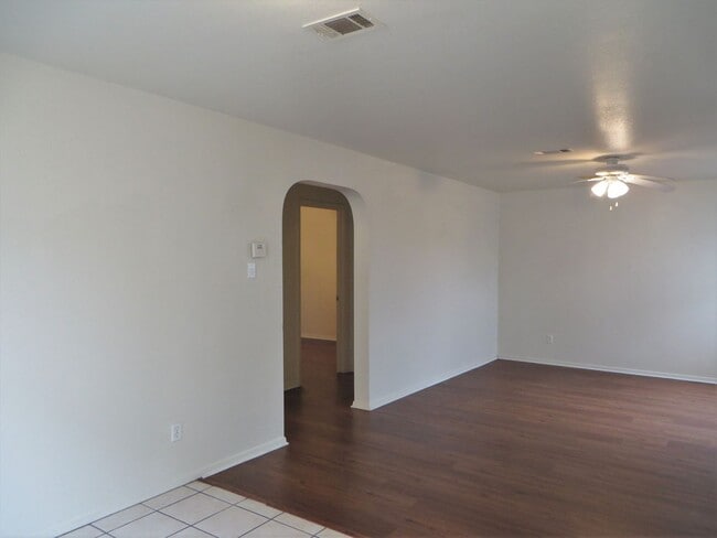 Building Photo - 2 Bedroom 2 Bathroom Unit In Georgetown