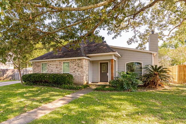 Building Photo - 13333 Parwood Ave