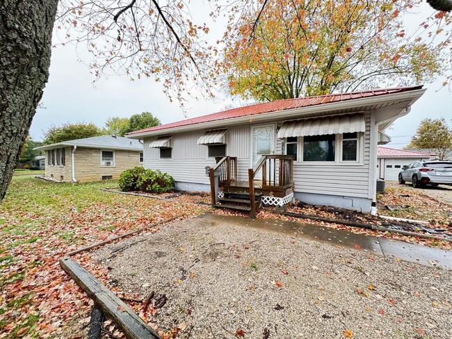 Building Photo - 2404 Pollack Ave