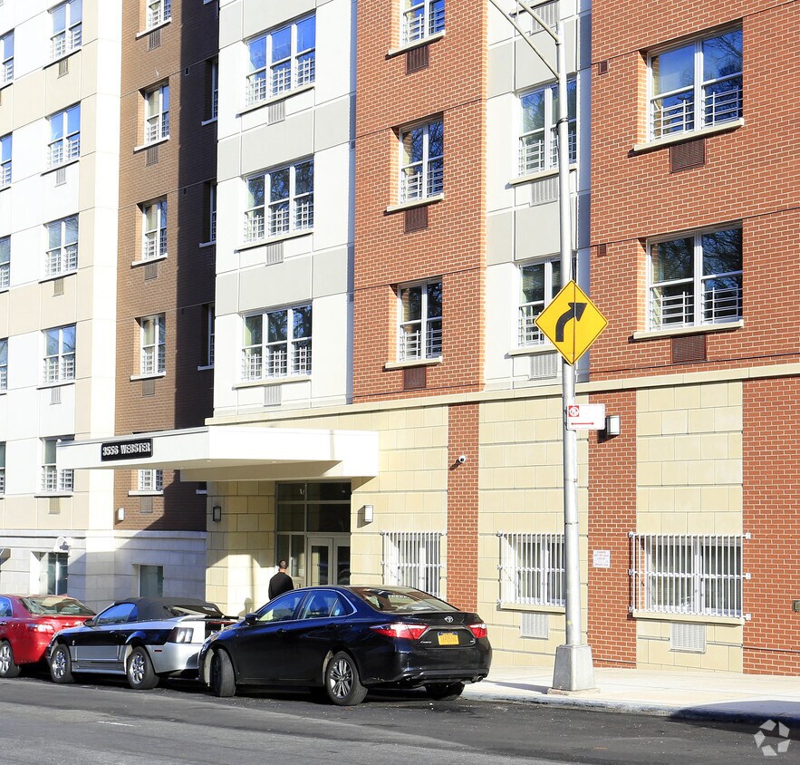 Entrada - Webster Commons