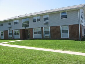 Building Photo - 2110-2146 Oak Hollow Dr