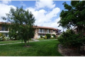 Building Photo - 2208 Via Mariposa E