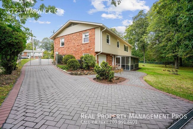 Building Photo - 3723 Warwick Cir