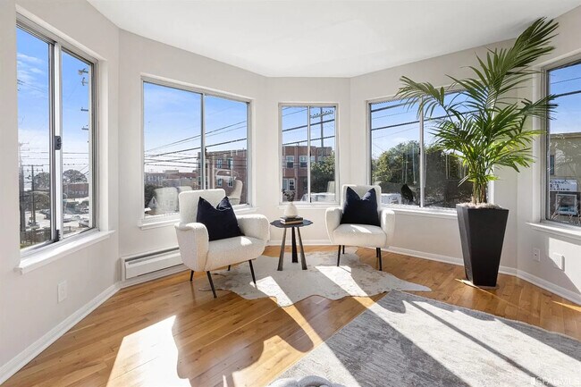 Building Photo - 999 Wisconsin St