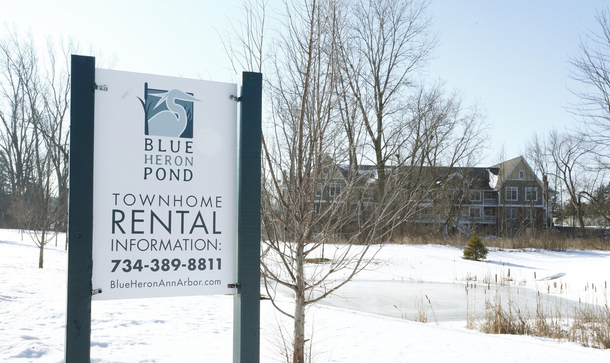 Foto del edificio - Blue Heron Pond