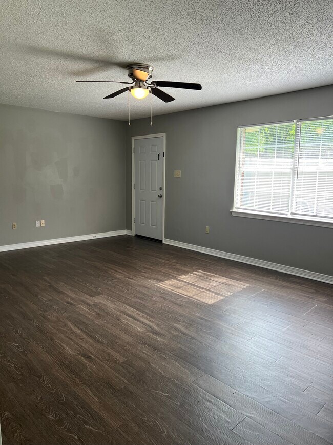 XL Family Room - 10640 Henderson Camp Rd